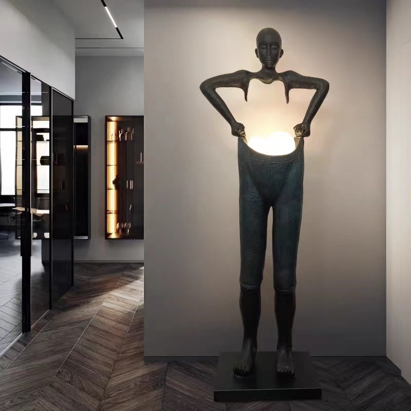 Humanoid Floor Lamp – Gentleman