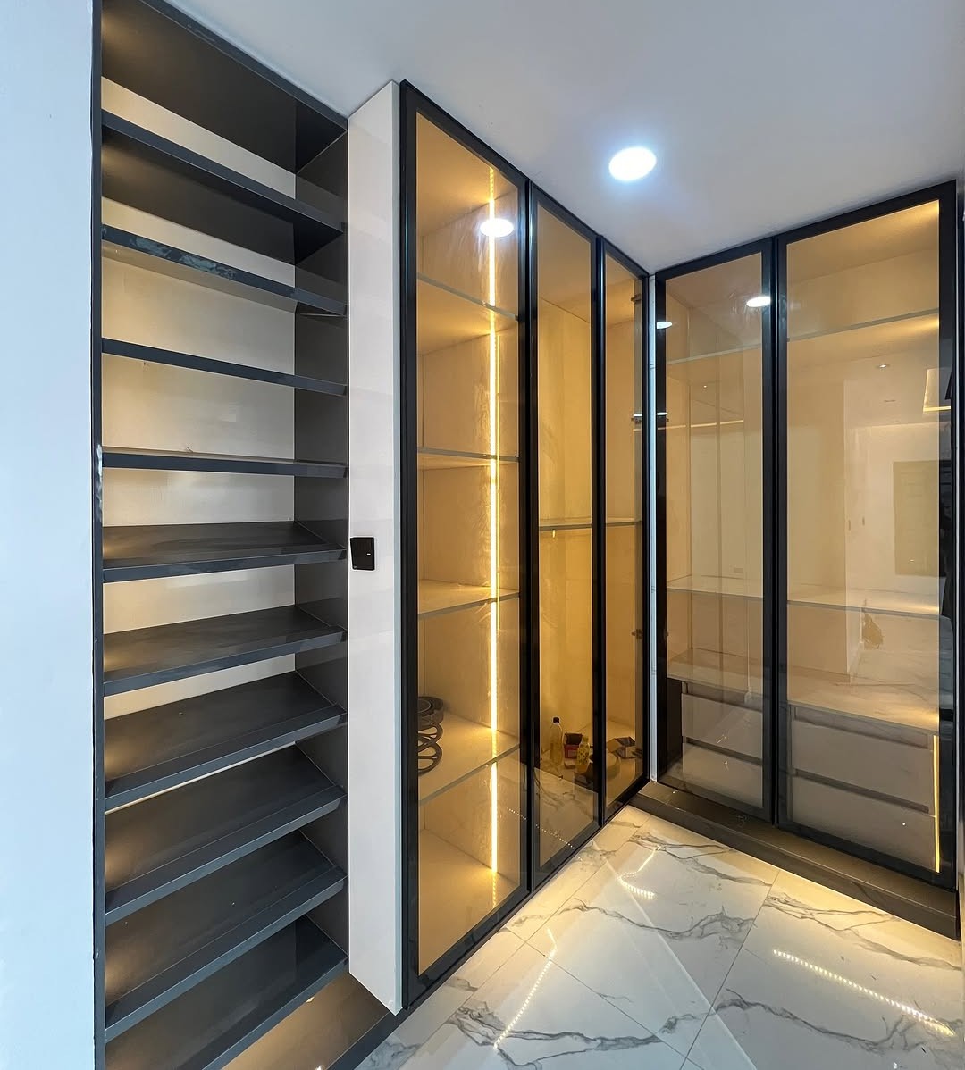 Walk in Closet by dric interior